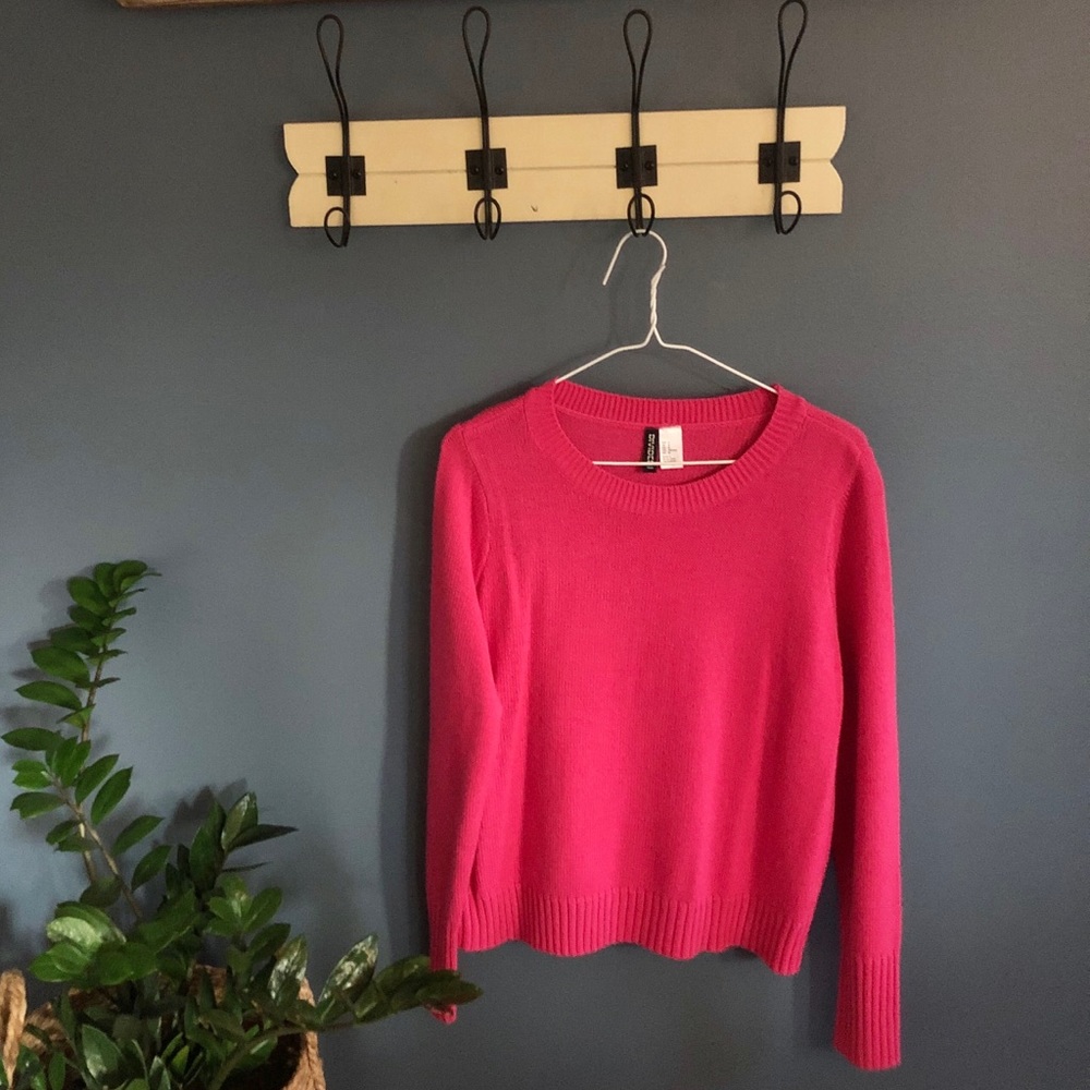 Bubblegum pink women’s sweater - size medium